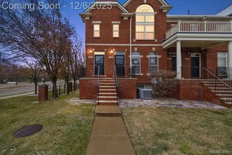 3293 Newbury Pl #28, Troy, MI 48084