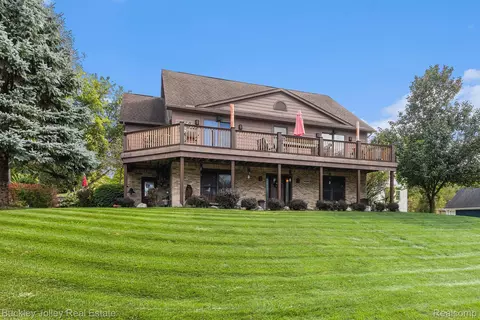 928 Westwind Shore Dr, Oceola, MI 48843