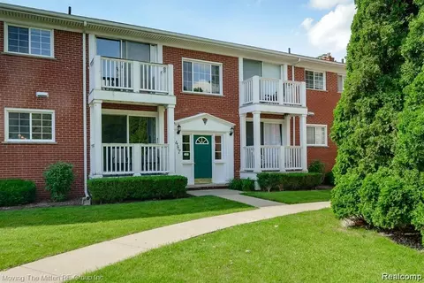 487 N Eton St #B5, Birmingham, MI 48009