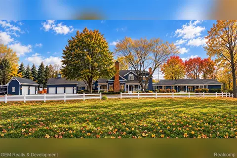 1900 Tiverton Rd, Bloomfield Hills, MI 48304