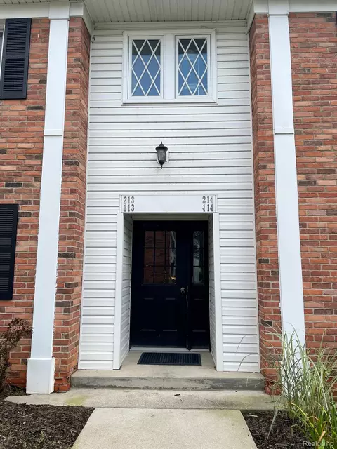 525 Fairbrook #29, Northville, MI 48167