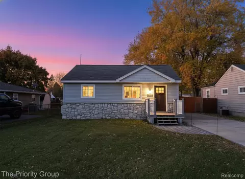 5235 Drayton Rd, Independence, MI 48346