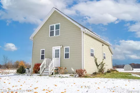8366 Byron Rd, Hazelton, MI 48460