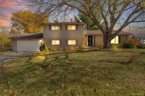 7477 Heather Heath Ln, West Bloomfield, MI 48322