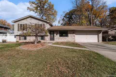 52372 D W Seaton Dr, Chesterfield, MI 48047