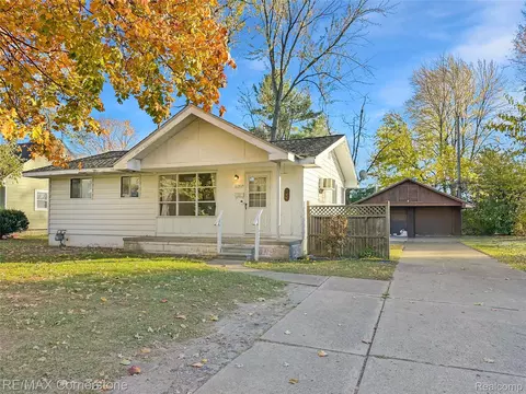 31917 Kathryn St, Garden City, MI 48135