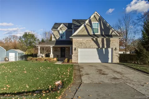 9024 Elmhurst Ave, Plymouth, MI 48170
