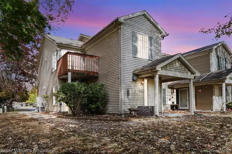 867 Saybrook Dr, Waterford, MI 48327