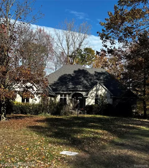 3040 Oak Moss Ct, Fort Gratiot, MI 48059