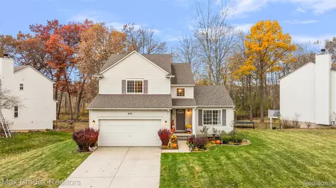 437 Cove View Dr, Waterford, MI 48327