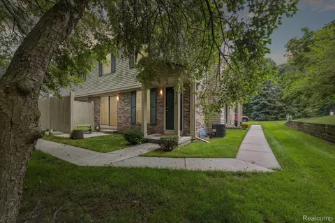 3368 Gingell Dr, Orion, MI 48359