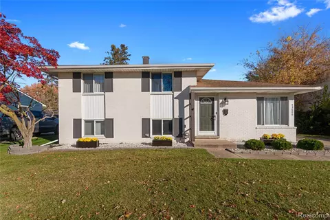 43606 Gainsley Dr, Sterling Heights, MI 48313