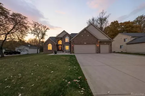 663 Vanderpool Dr, Troy, MI 48083 photo 1