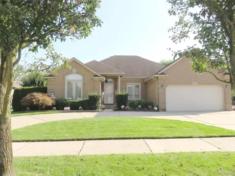 21272 Clearview Dr, Macomb, MI 48044