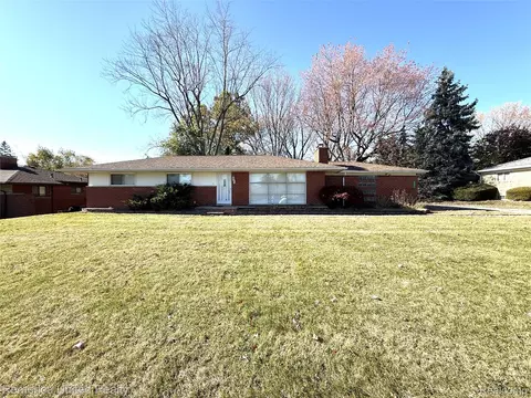 28231 Farmington Rd, Farmington Hills, MI 48334