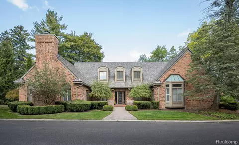 1537 Ashford Ln, Birmingham, MI 48009