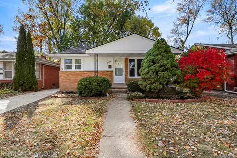 20602 Kenmore Ave, Harper Woods, MI 48225