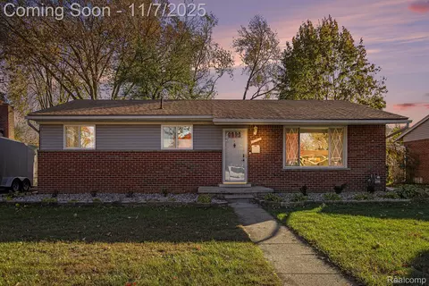 32529 Brown St, Garden City, MI 48135