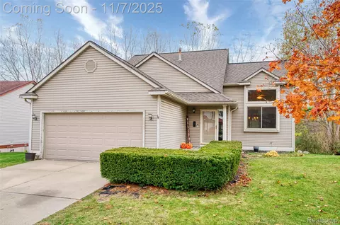 1285 Edgebrook Dr, Howell, MI 48843