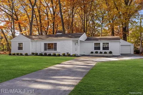 21539 Avon Ln, Southfield, MI 48075