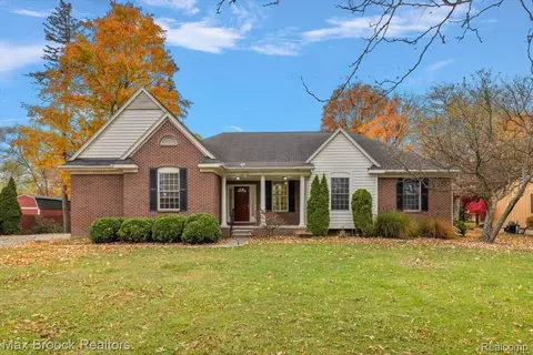 23451 Sans Souci St, Farmington Hills, MI 48336