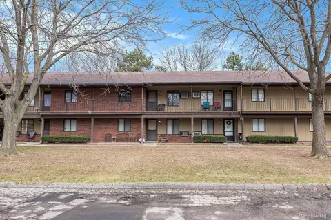 30488 Utica Rd, Roseville, MI 48066