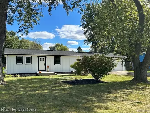 5481 Belsay Rd, Grand Blanc, MI 48439