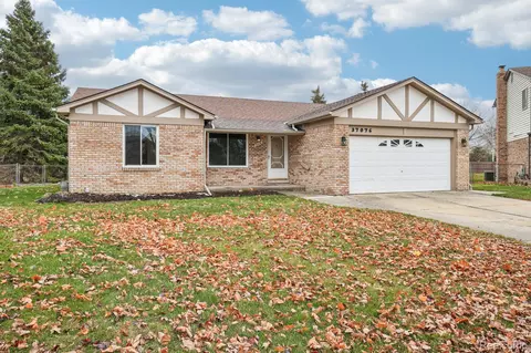 37076 Evergreen Dr, Sterling Heights, MI 48310