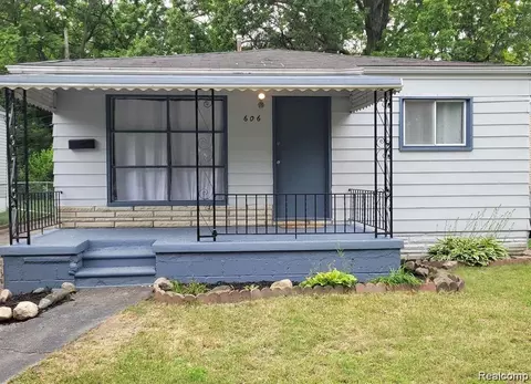 606 E Milton Ave, Hazel Park, MI 48030