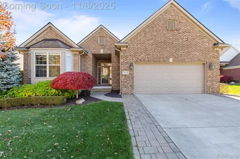 7458 Augusta Dr #824, Washington, MI 48094