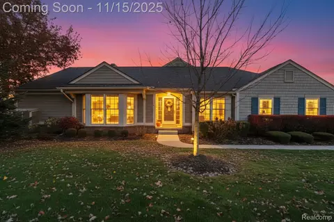909 Tartan Trl, Bloomfield Hills, MI 48304