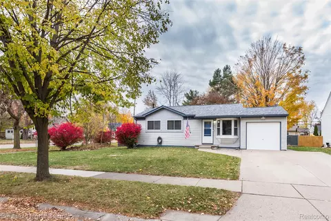 115 Wellington Dr, South Lyon, MI 48178