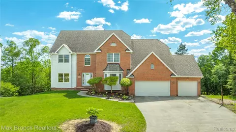 3592 Great Falls Cir, Ann Arbor, MI 48108