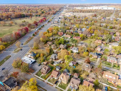 574 W Greendale, Highland Park, MI 48203