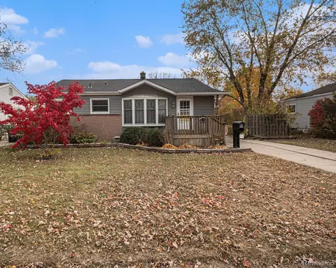 32205 Hazelwood St, Westland, MI 48186