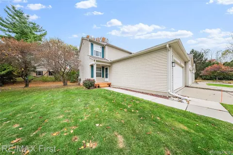 3153 Megan Dr, Waterford, MI 48328