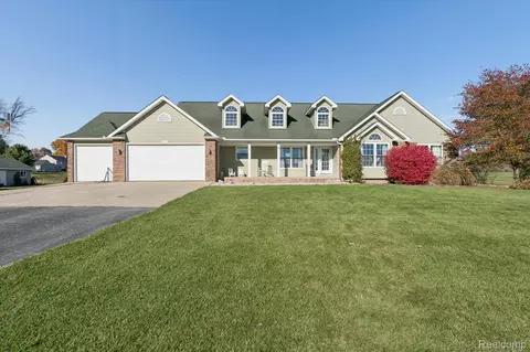 11051 Meadowview Dr, Goodrich, MI 48438