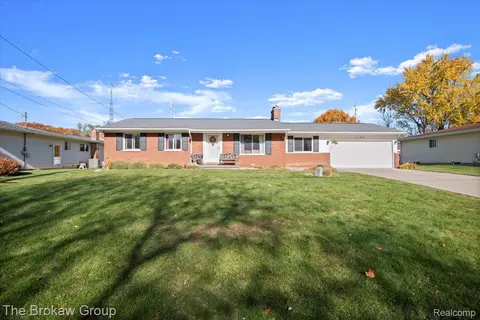 1108 Trotwood Ln, Flint, MI 48507