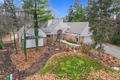 4766 Overton Cv, Bloomfield Hills, MI 48302