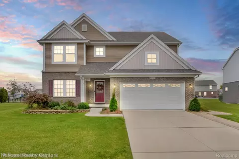 10411 N Island Lake Cir, Taylor, MI 48180