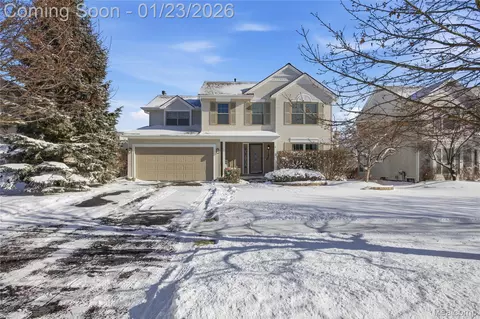 1195 Oakmont Dr, Oxford, MI 48371