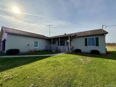 10415 N Genesee Rd, Thetford, MI 48458