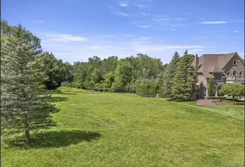 18197 Shelley Pond Ct, Northville, MI 48168
