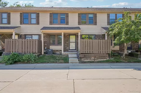 31477 Bear Creek Blvd, Warren, MI 48093
