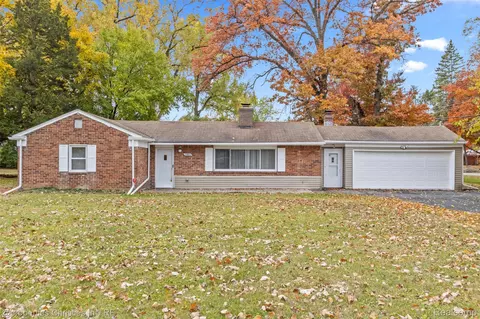 23885 Lee Baker Dr, Southfield, MI 48075