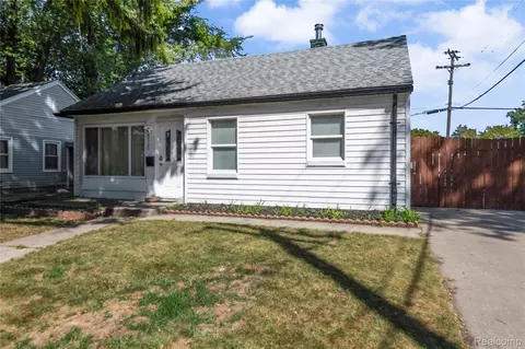 10320 Troy St, Oak Park, MI 48237