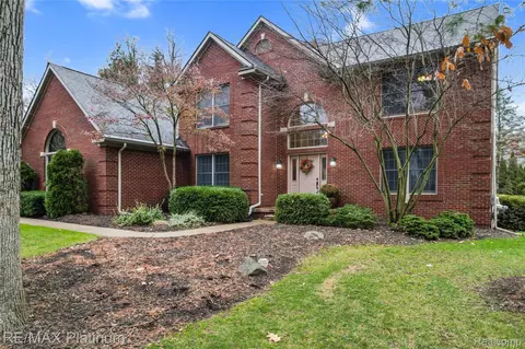8039 Boulder Ridge Ct, Green Oak, MI 48116