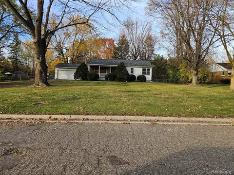 1136 W Rowland St, Grand Blanc, MI 48507