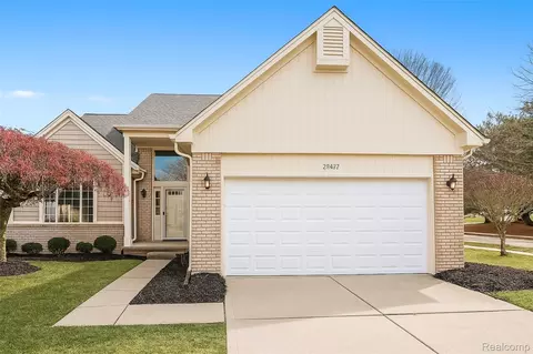 2545 Chanterell Dr, Troy, MI 48083