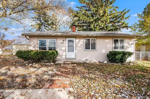 35381 Dern Dr, Brownstown, MI 48173